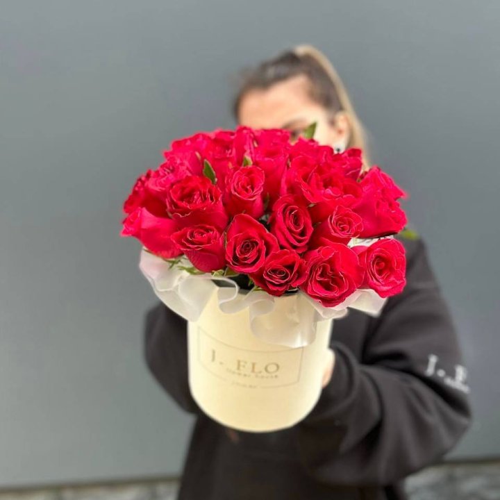 27 кенийских роз в боксе в Новочеркасске