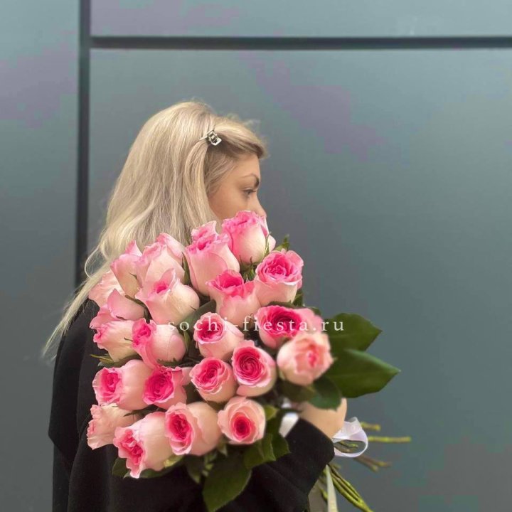  25 розовых роз в Новочеркасске