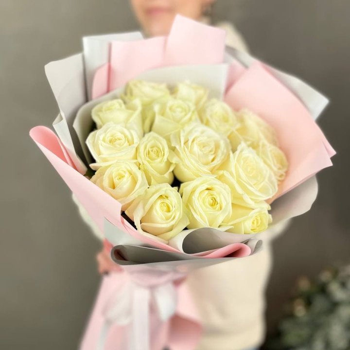 15 белых роз пудра в Новочеркасске