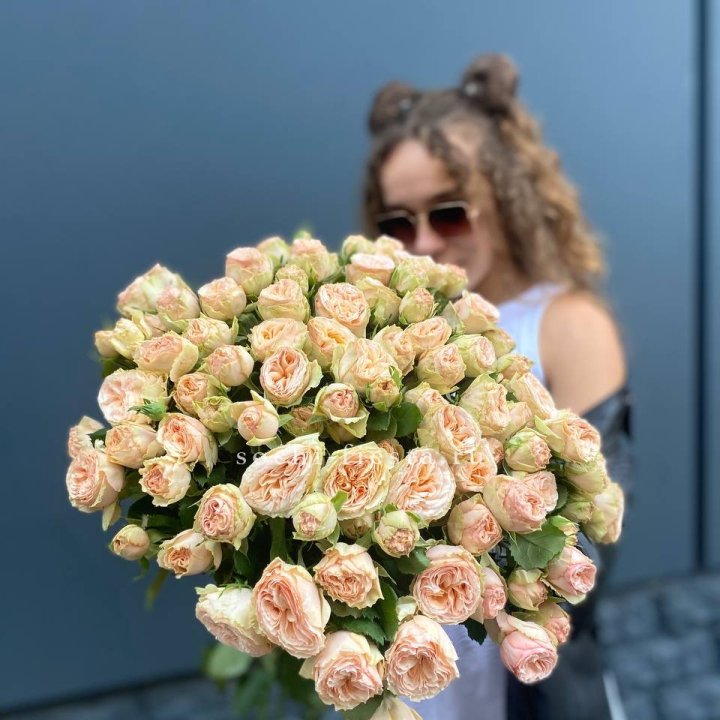 25 пионовидных роз в Новочеркасске