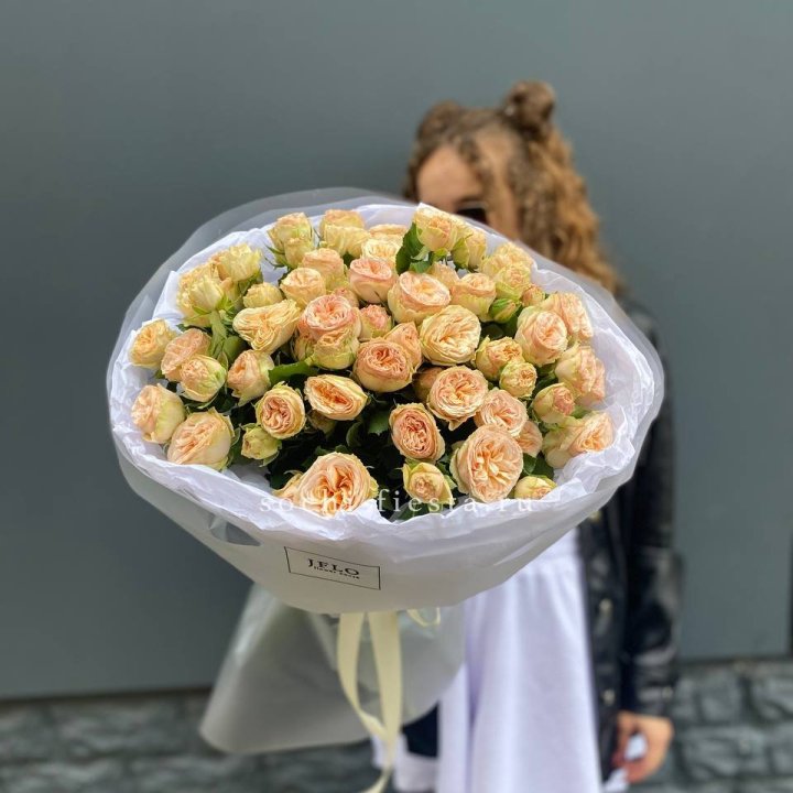 15 пионовидных роз в Новочеркасске