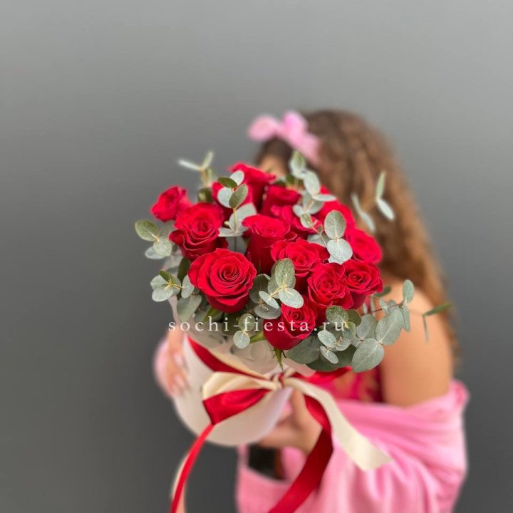 15 Красных роз в боксе №2 в Новочеркасске