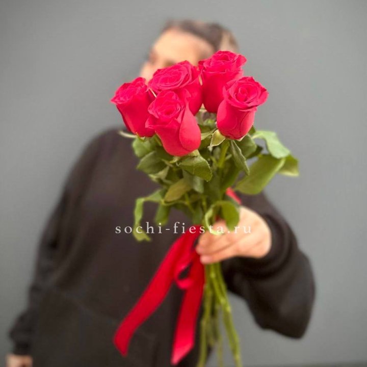 Букет 5 красных роз  в Новочеркасске