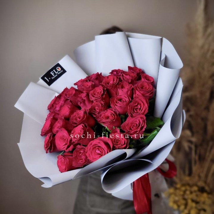 Красные розы 33 шт в Новочеркасске