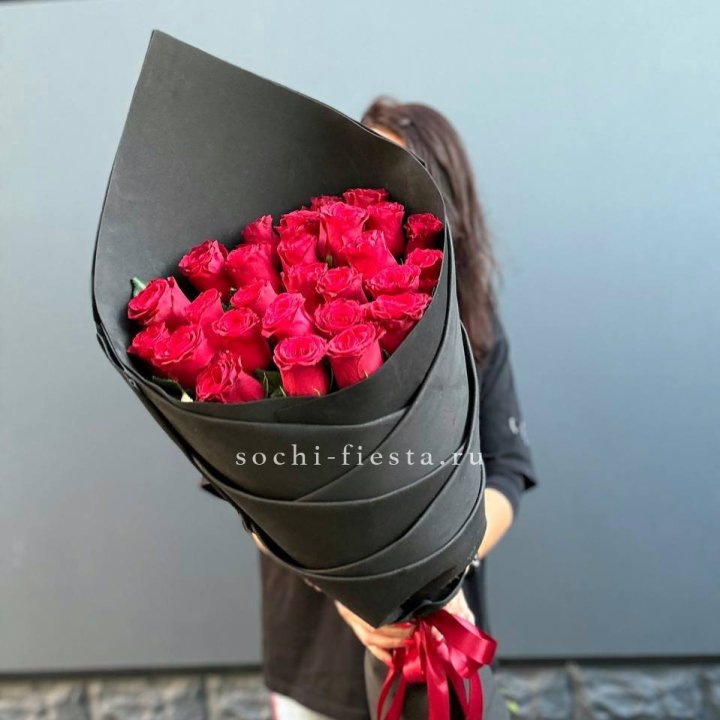 25 высоких красных роз в Новочеркасске