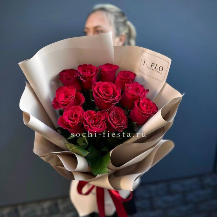 Букет красных роз "Наоми" в Новочеркасске