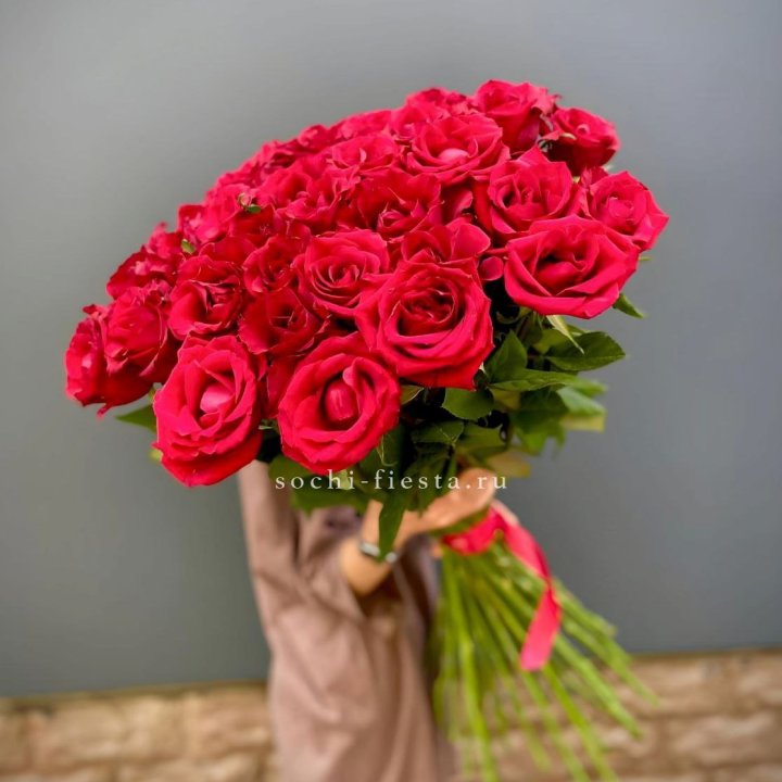 51 высокая красная роза в Новочеркасске