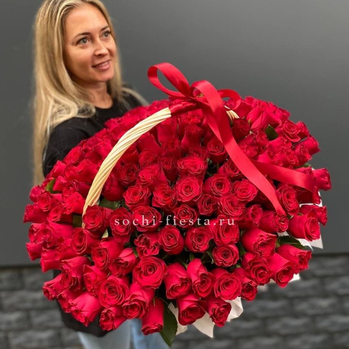 151 красная  роза в корзине в Новочеркасске