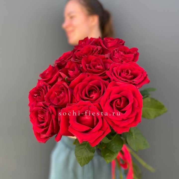 15 красных роз под ленту в Новочеркасске