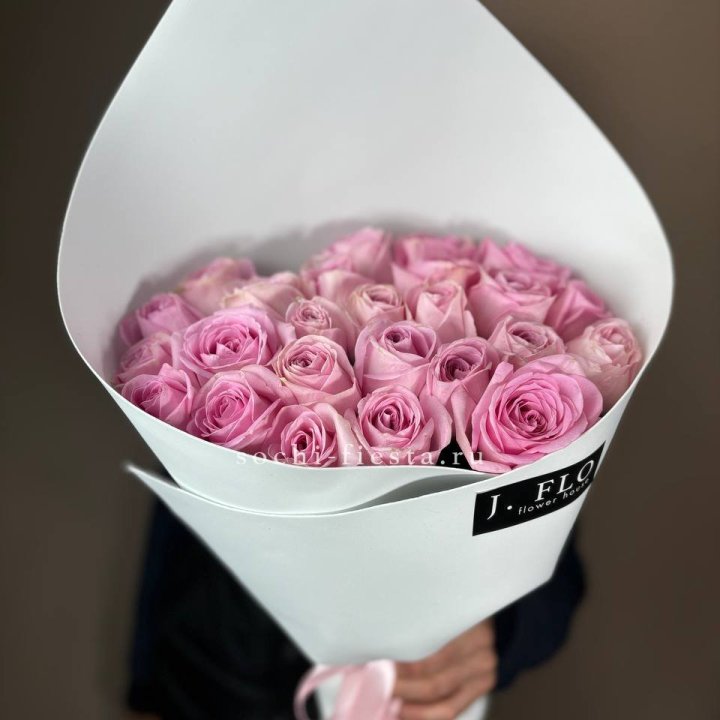 25 розовых роз в Новочеркасске