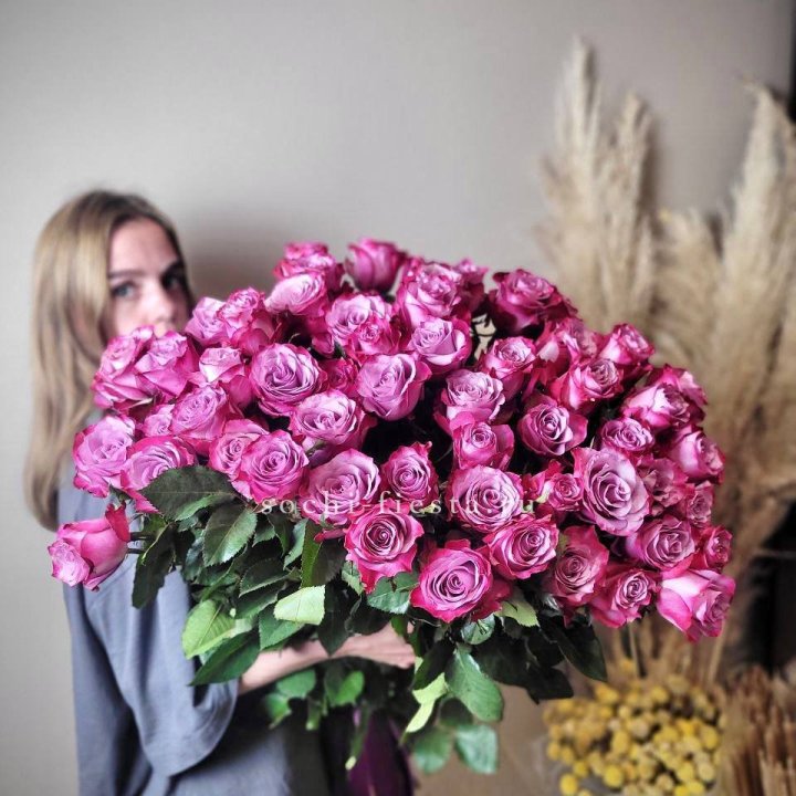 Охапка высоких роз Деп перпел в Новочеркасске