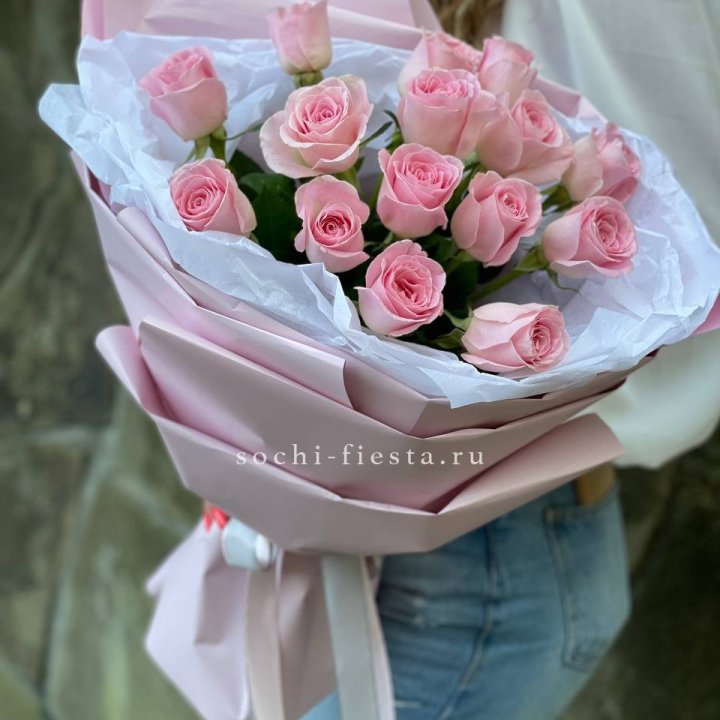 Розовые розы в авторском оформлении в Новочеркасске