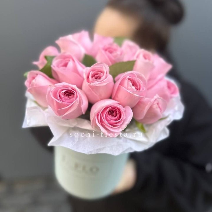 17 розовых роз в цилиндре в Новочеркасске