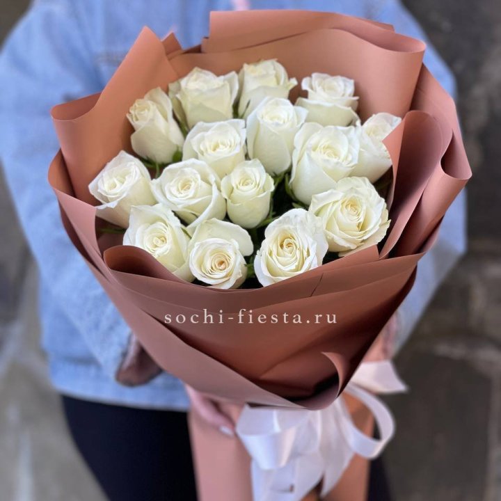 15 белых роз сиена в Новочеркасске