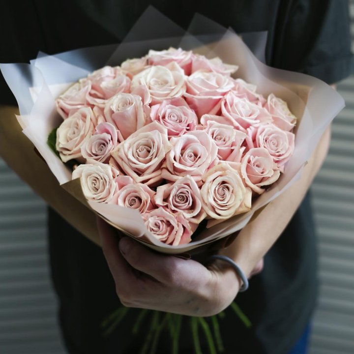 27 кремовых роз в Новочеркасске