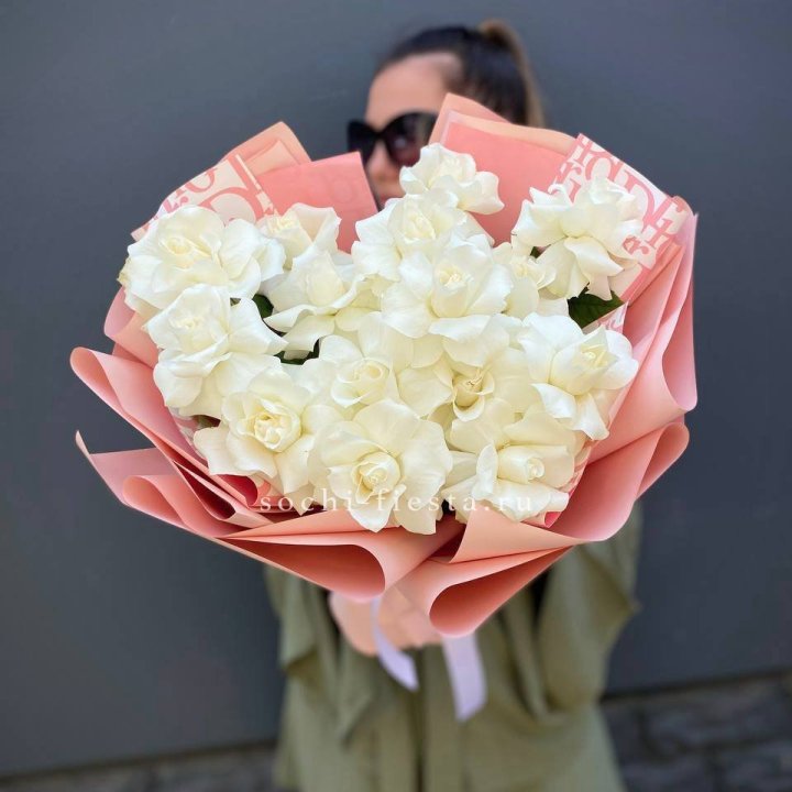 Белые розы "Аморе" в Новочеркасске