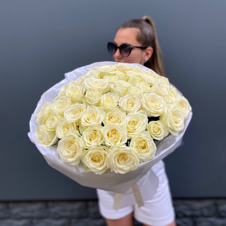 51 белая роза  в Новочеркасске