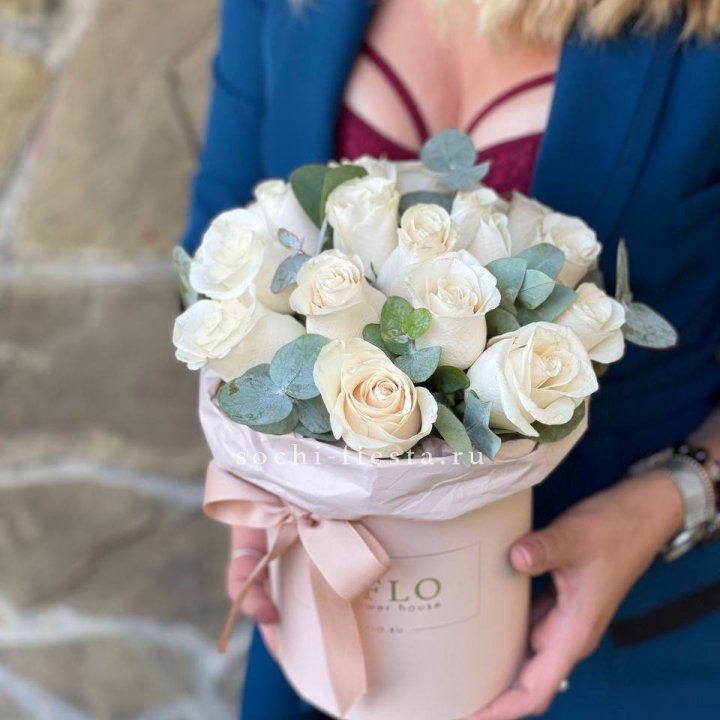 Цилиндр из белых роз в Новочеркасске