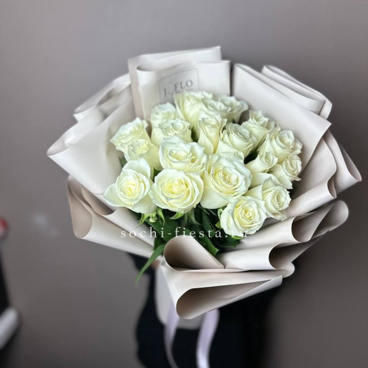 19 белых роз  в Новочеркасске