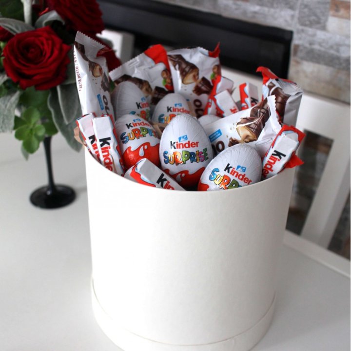 Коробка с киндерами  в Новочеркасске