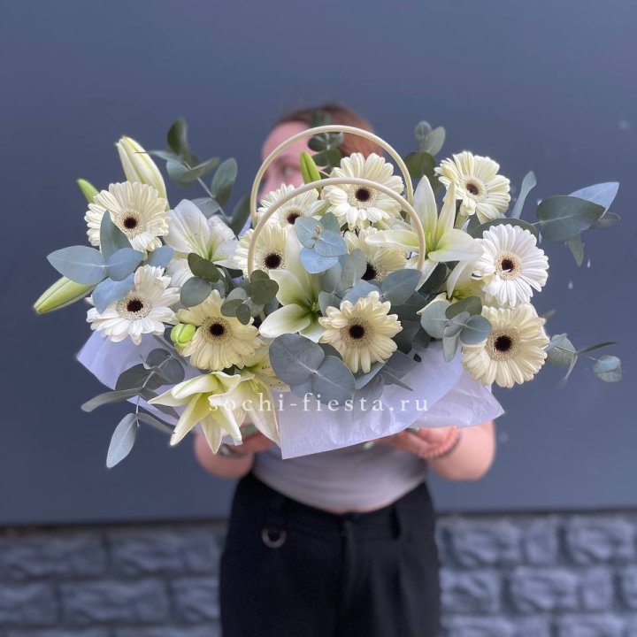 Сумочка лилии и герберы в Новочеркасске