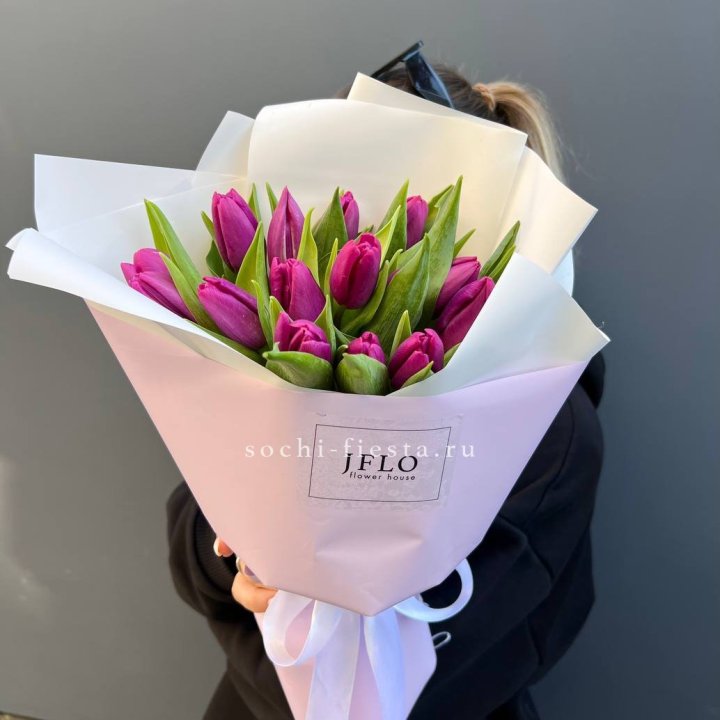 15 пурпурных тюльпанов в Новочеркасске